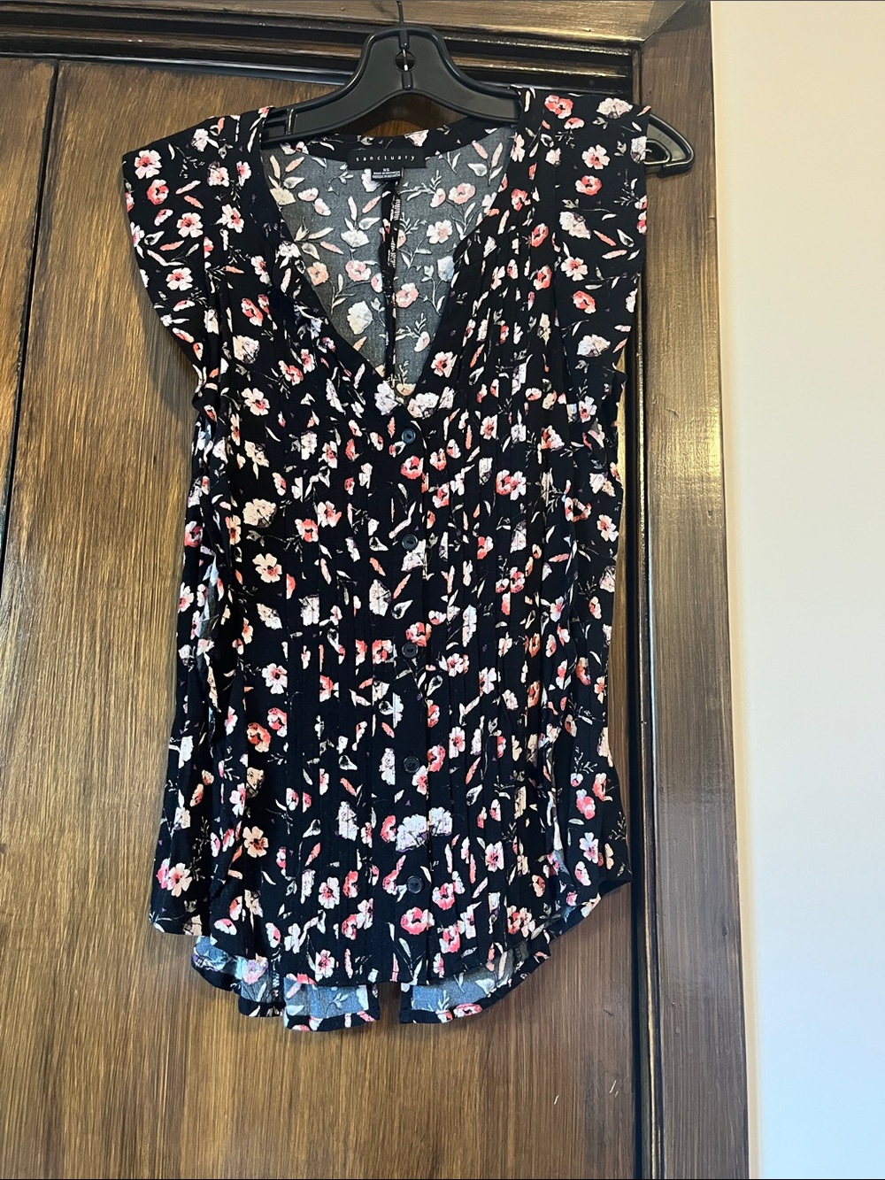 Sanctuary Black Floral V-Neck Cap-Sleeve Blouse